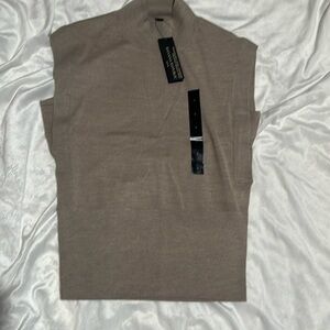 Banana Republic. Top size S